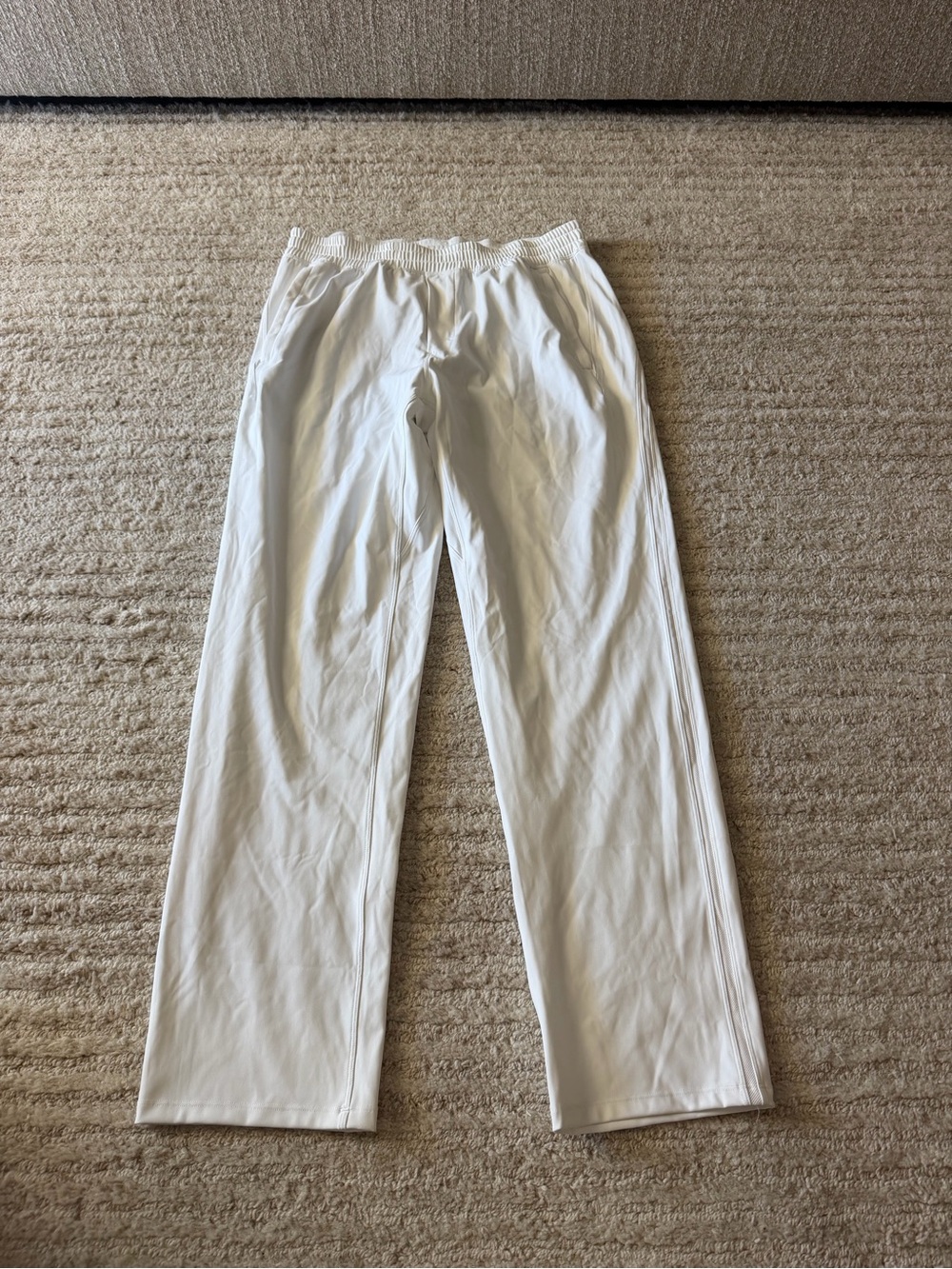 Lululemon men’s white pace breaker luxtreme track pants size large